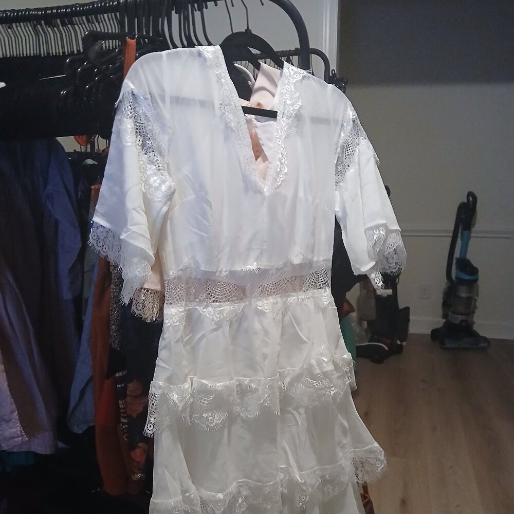 Elegant Dress – 2 Colors Available M White and L Pink